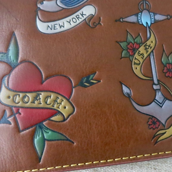 Coach Breast Wallet in Smooth Leather - Picture 2 of 8